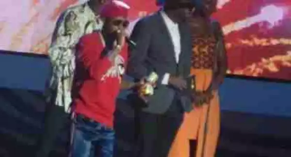 The Moment Wizkid’s Speech Got Interrupted By Fire At AFRIMA 2017 (Watch Video)